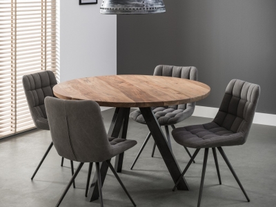 Table en bois massif : comment choisir la pièce centrale de votre salle à manger